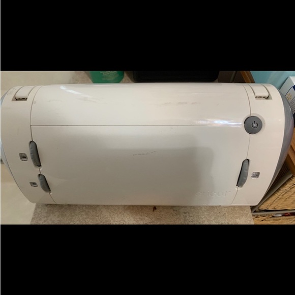 CRICUT CRV001 Personal Scrapbook Paper Craft Cutting Machine + Plus Extras - Picture 2 of 12